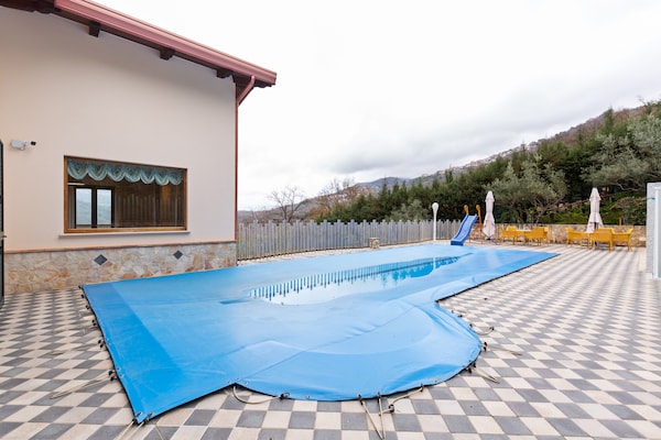 Ruime villa met privézwembad, fitness & jacuzzi in San Mango d'Aquino - thumbnail 1