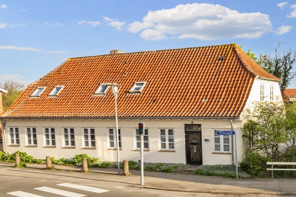 Op 500 m van zee: ruim vakantiehuis in hartje Løgstør - thumbnail 5