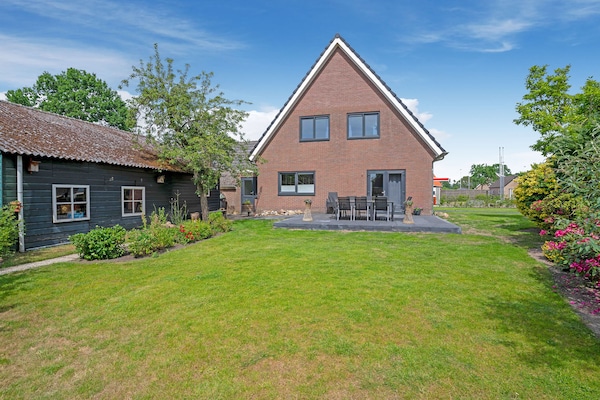 Villa Sallands Genieten: luxe groepshuis aan de Lemerberg voor 10 personen - thumbnail 1