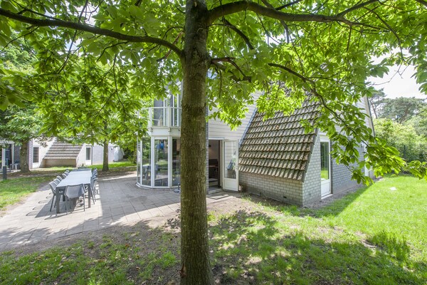 Vrijstaande groepsvilla voor 18 personen op bosrijk vakantiepark bij Breda - thumbnail 6