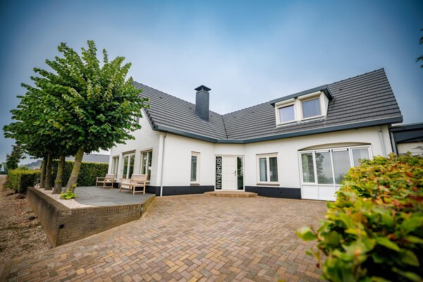 Luxe groepsvilla met meerzicht en privé-infraroodsauna op Vakantiepark Eiland van Maurik - thumbnail 2