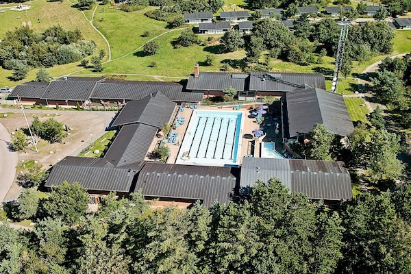 Vrijstaand vakantiehuis met zeezicht en wellness op vakantiepark Kysthusene - thumbnail 3