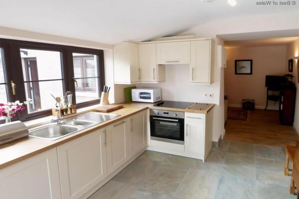 Modern vakantiehuis voor 7 in Mumbles, vlakbij zee en pier - thumbnail 2