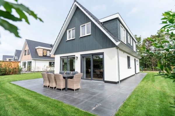 Luxe vrijstaande villa So What 17 bij het bos van De Koog, Texel - thumbnail 1