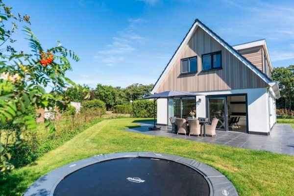 Luxe villa met sauna en bubbelbad, 1,3 km van strand op Texel - thumbnail 1