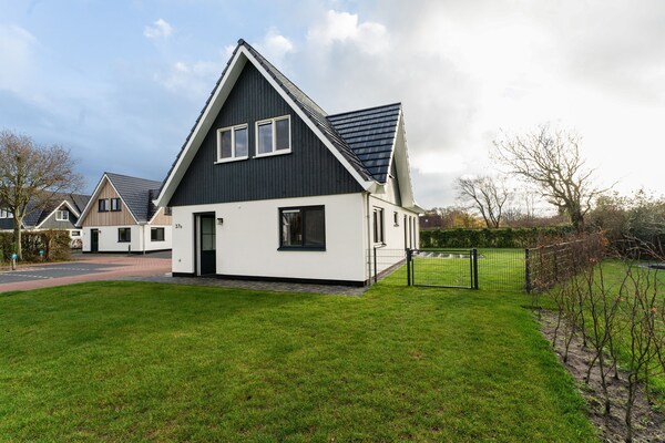 So What 37A: Stijlvolle vrijstaande villa met omheinde tuin op Texel - thumbnail 2