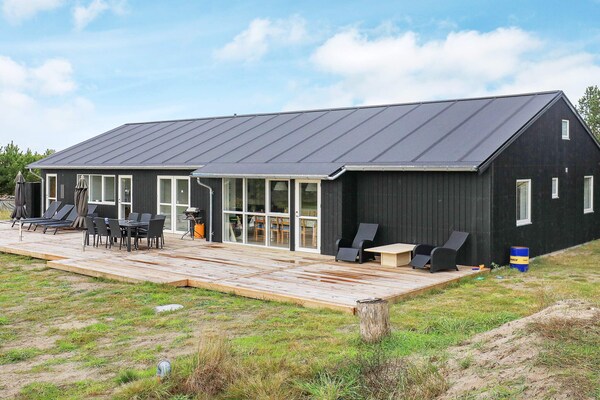 Modern vakantiehuis met zwembad en whirlpool, 1 km van de Oostzee in Jerup - thumbnail 1