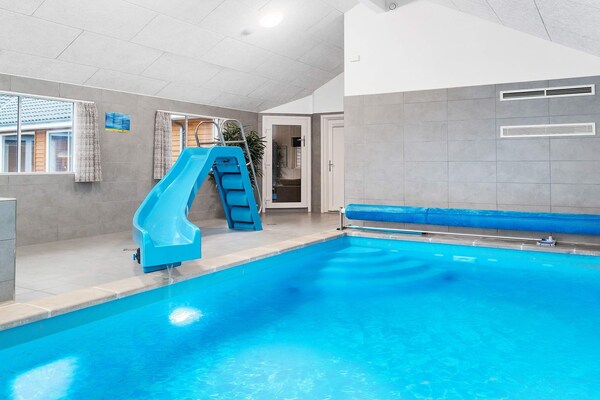 Groot wellness vakantiehuis voor 24 personen met zwembad, sauna en activiteitenruimte nabij de Oostzee - thumbnail 2