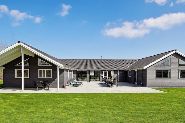 Groots vakantiehuis voor 24 personen met zwembad en sauna nabij Kappeln - thumbnail 1