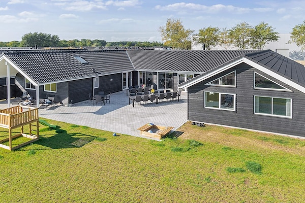 Groot vakantiehuis met zwembad, sauna en speelkamer bij de Oostzee - thumbnail 2
