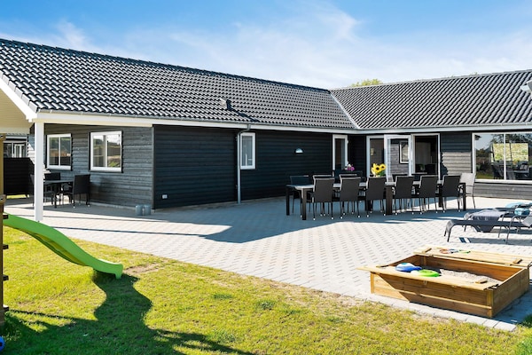 Groots vakantiehuis voor 20 personen met zwembad en sauna op 900 meter van zee - thumbnail 3