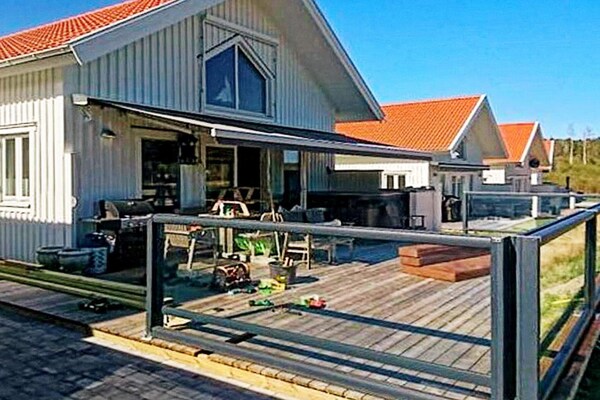 Zonnige vakantiewoning met zeezicht en terras nabij Strömstad - thumbnail 2