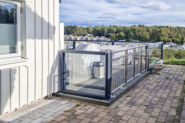 Zonnige vakantiewoning met zeezicht en terras nabij Strömstad - thumbnail 5