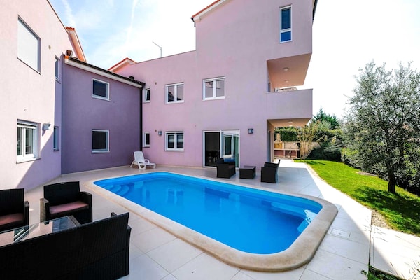 Op 600 m van het strand: modern appartement in Banjole - thumbnail 2