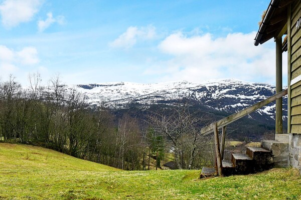 Sfeervol vrijstaand vakantiehuis nabij Jølstravannet, ideaal voor vissers en natuurliefhebbers - thumbnail 1
