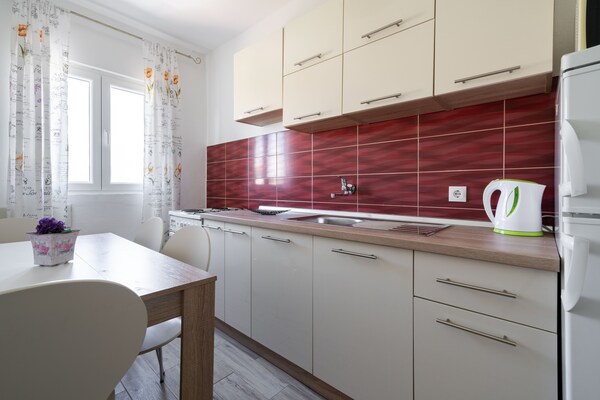 Ruim 8-persoons appartement in Rogoznica, 400m van Miline Beach - thumbnail 6