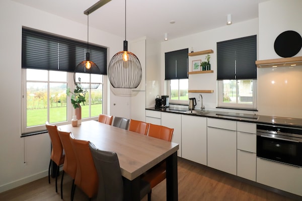 Vrijstaande watervilla voor 8 personen aan het Tjeukemeer in Friesland - thumbnail 3