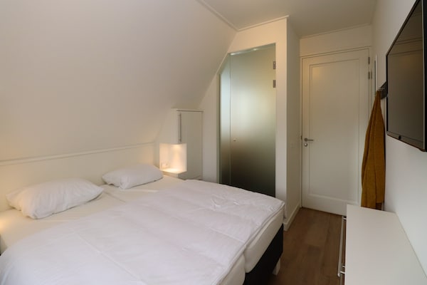 Vrijstaande watervilla voor 8 personen aan het Tjeukemeer in Friesland - thumbnail 4