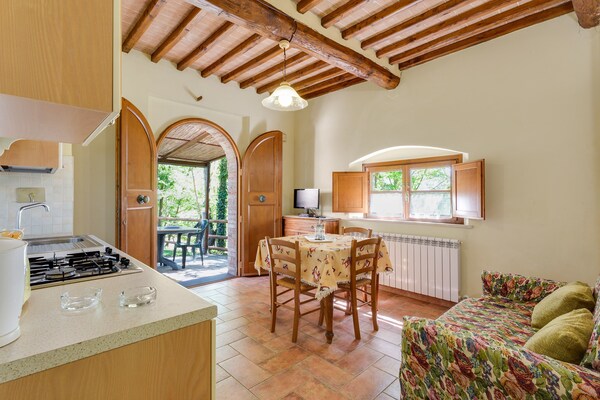 Knus appartement op Toscaans landgoed bij Casole d'Elsa met zwembad - thumbnail 2