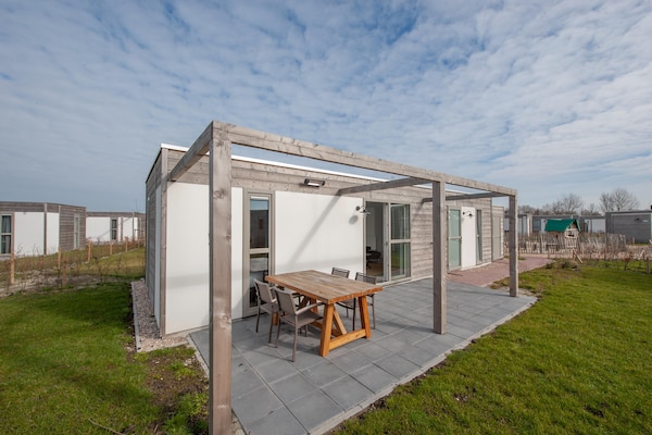 Vrijstaande strandbungalow met tuin, hond welkom, 2 min van zee - thumbnail 1