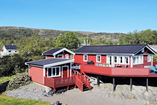 Vrijstaand vakantiehuis aan de fjord met eigen steiger en boot - thumbnail 2