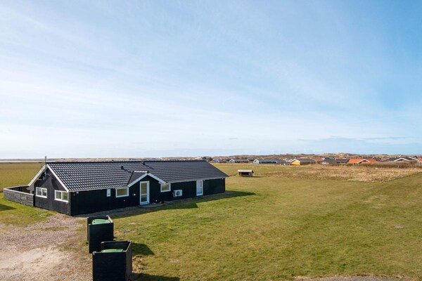 Ruim vakantiehuis met whirlpool, sauna en uitzicht op het Ferring Sø bij Harboøre - thumbnail 4