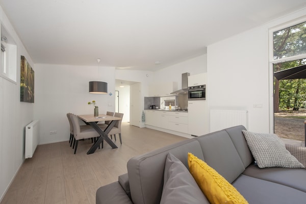 Modern vrijstaand chalet in bosrijk Mierlo, 4 pers. - thumbnail 3