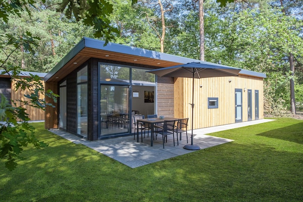 Modern vrijstaand chalet in bosrijk Mierlo, 4 pers. - thumbnail 1