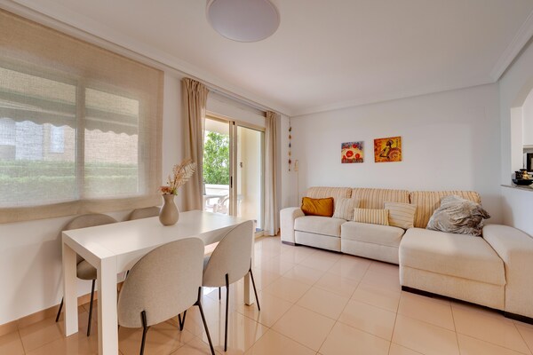 Zonovergoten appartement in Denia, 100m van strand met tuin - thumbnail 2