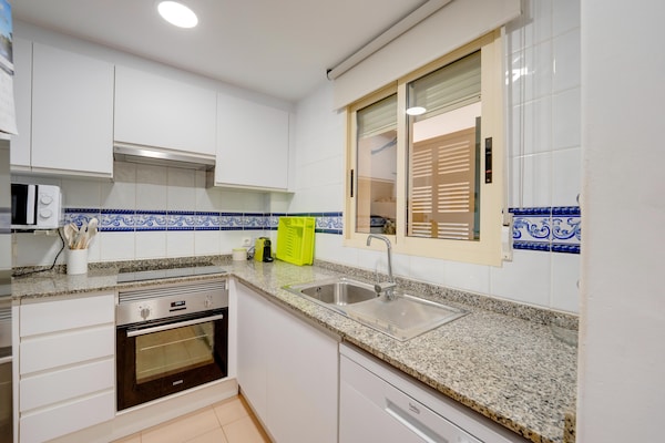 Zonovergoten appartement in Denia, 100m van strand met tuin - thumbnail 4