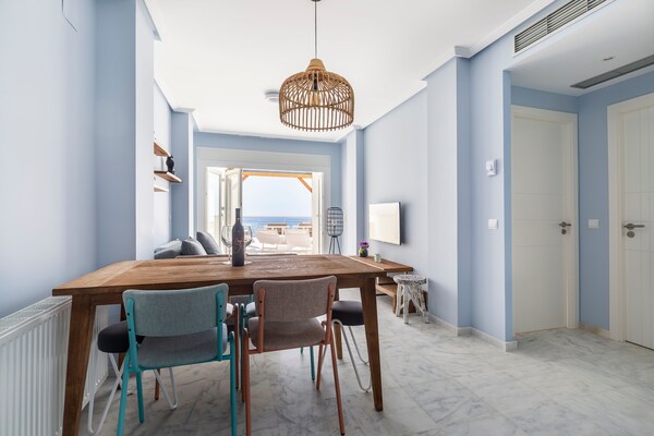 Stijlvol appartement aan zee met zwembad in El Campello - thumbnail 2