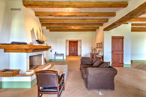 Ruim vakantiehuis met privézwembad en panoramisch uitzicht nabij Senigallia - thumbnail 3