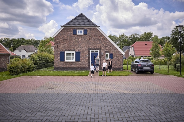 Vrijstaande Limburgse villa met sauna op vakantiepark Buitenhof De Leistert - thumbnail 5