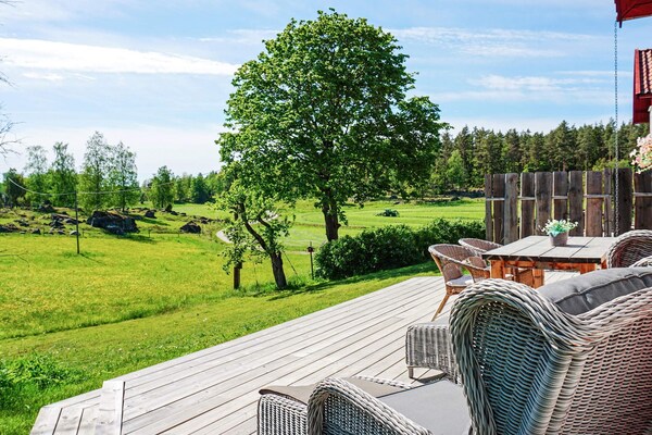 Landelijk vakantiehuis op Norrkärrs Gård bij meer in Mellösa, 4 personen - thumbnail 1