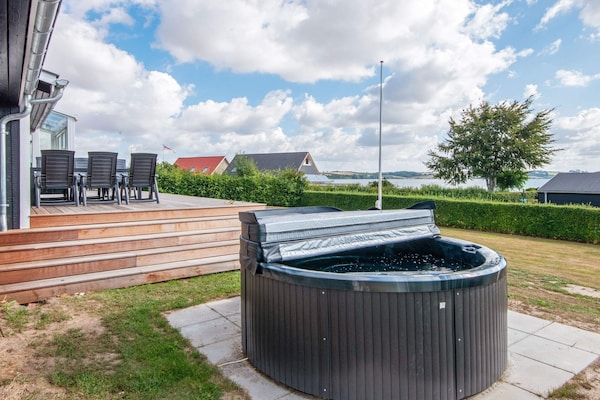 Aan zee gelegen vakantiehuis in Broager met buitenwhirlpool - thumbnail 2