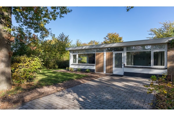 Elegant vakantiehuis met privésauna in rustig Oosterpark, Oostkapelle - thumbnail 1