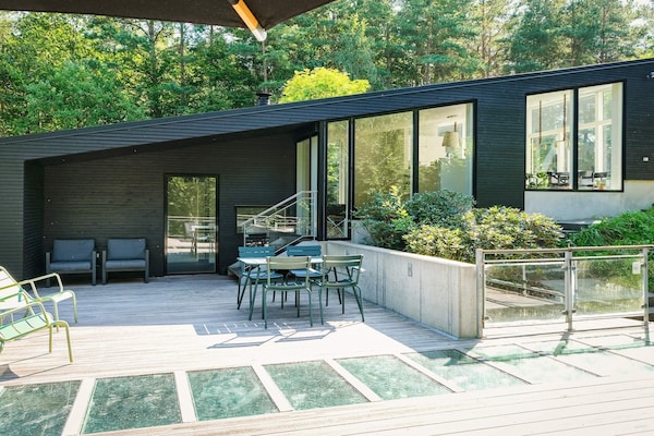 Architectonisch vakantiehuis met whirlpool en annex in bosrijke omgeving - thumbnail 1