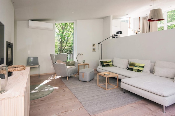 Architectonisch vakantiehuis met whirlpool en annex in bosrijke omgeving - thumbnail 6