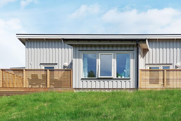 Op 400 m van zee: Modern vakantiehuis voor 5 personen in Strömstad · 41 m² - thumbnail 1