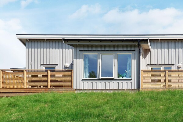 Op 400 m van zee: Modern vakantiehuis voor 5 personen in Strömstad · 41 m² - thumbnail 1