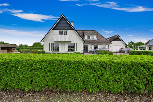 Luxe vrijstaande villa met zwembad in Montferland, 14 pers. - thumbnail 1