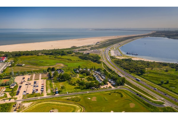 Chalet op bosrijk Fort den Haak, 300m van strand Vrouwenpolder - thumbnail 5