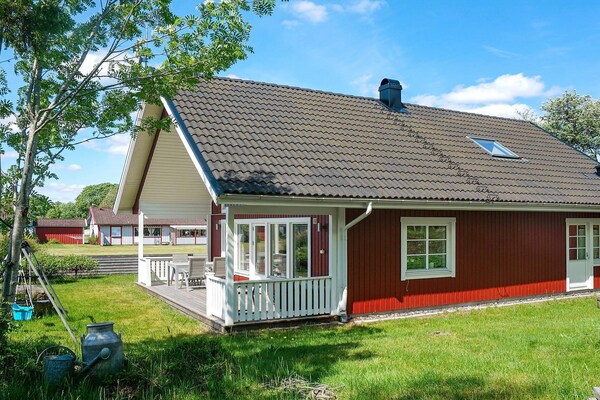 Gezellig vrijstaand huis aan de golfbaan in Unnaryd, vlakbij meer - thumbnail 1