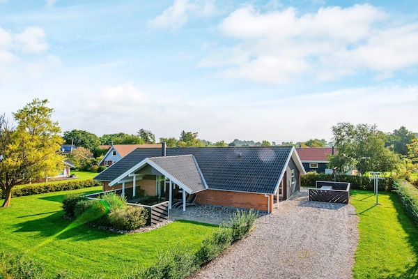 Ruim vakantiehuis voor 10 personen met zwembad en sauna op 250m van zee - thumbnail 2