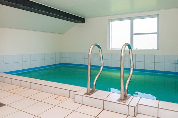 Ruim vakantiehuis voor 10 personen met zwembad en sauna op 250m van zee - thumbnail 3