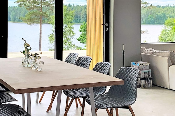 Aan het meer: Modern vakantiehuis in Håcksvik voor 9 personen - thumbnail 2