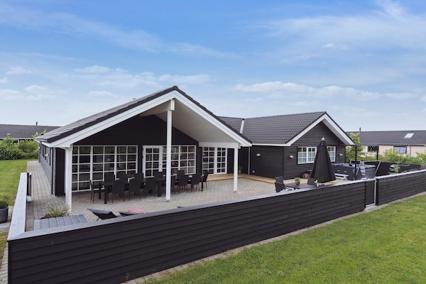Luxe vakantiehuis voor 18 personen met zwembad en wellness bij Houstrup Strand - thumbnail 2