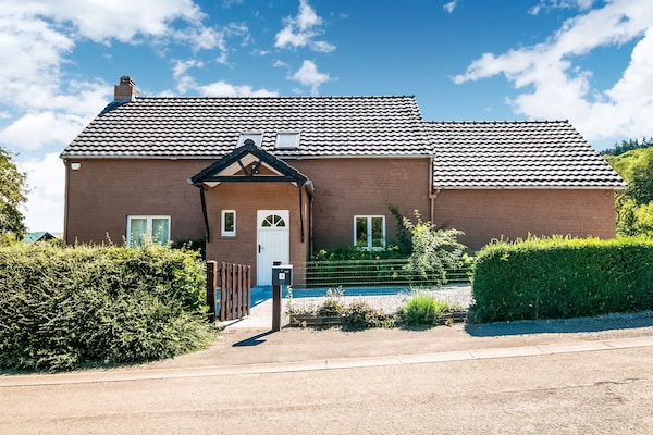 Ruim vakantiehuis voor 9 personen met omheinde tuin in bosrijk Treignes - thumbnail 1