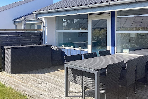 Modern vakantiehuis op 600m van de zee in Marielyst - thumbnail 1
