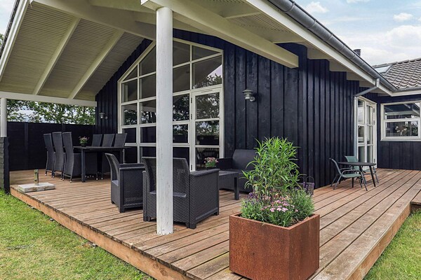 Vrijstaand vakantiehuis op 300m van zee met whirlpool, sauna en speelparadijs - thumbnail 2